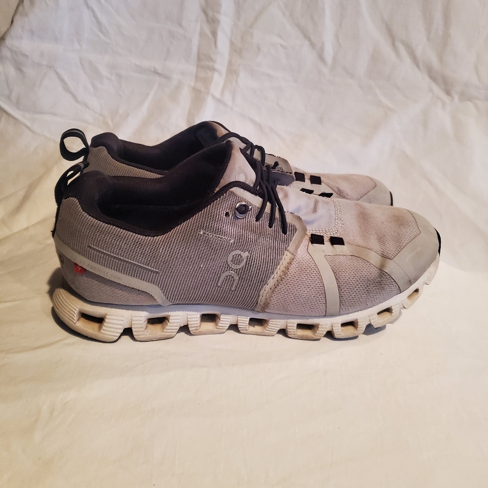 On Running Cloud 5 Glacier waterproof sneakers women's size W6